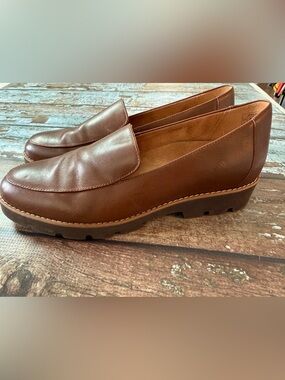 Vionic Brown Leather  Loafers Size 9